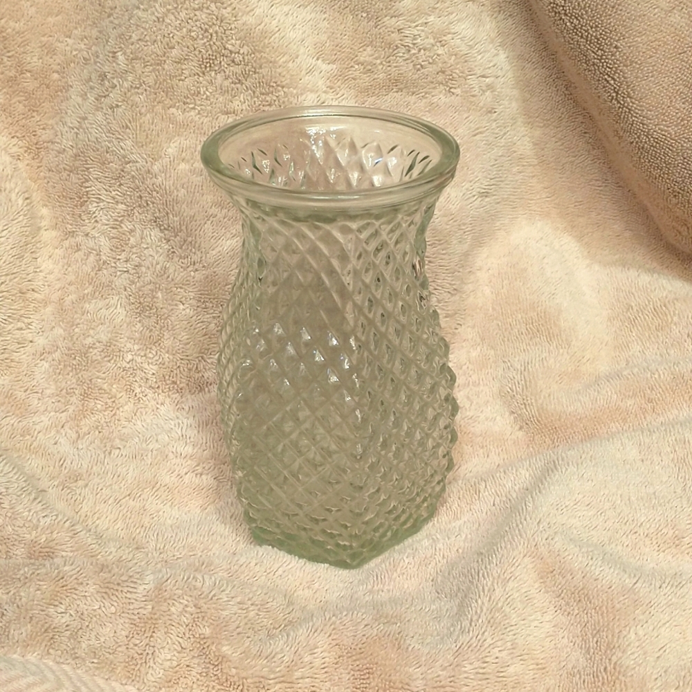 Diamond cut, pineapple, vase